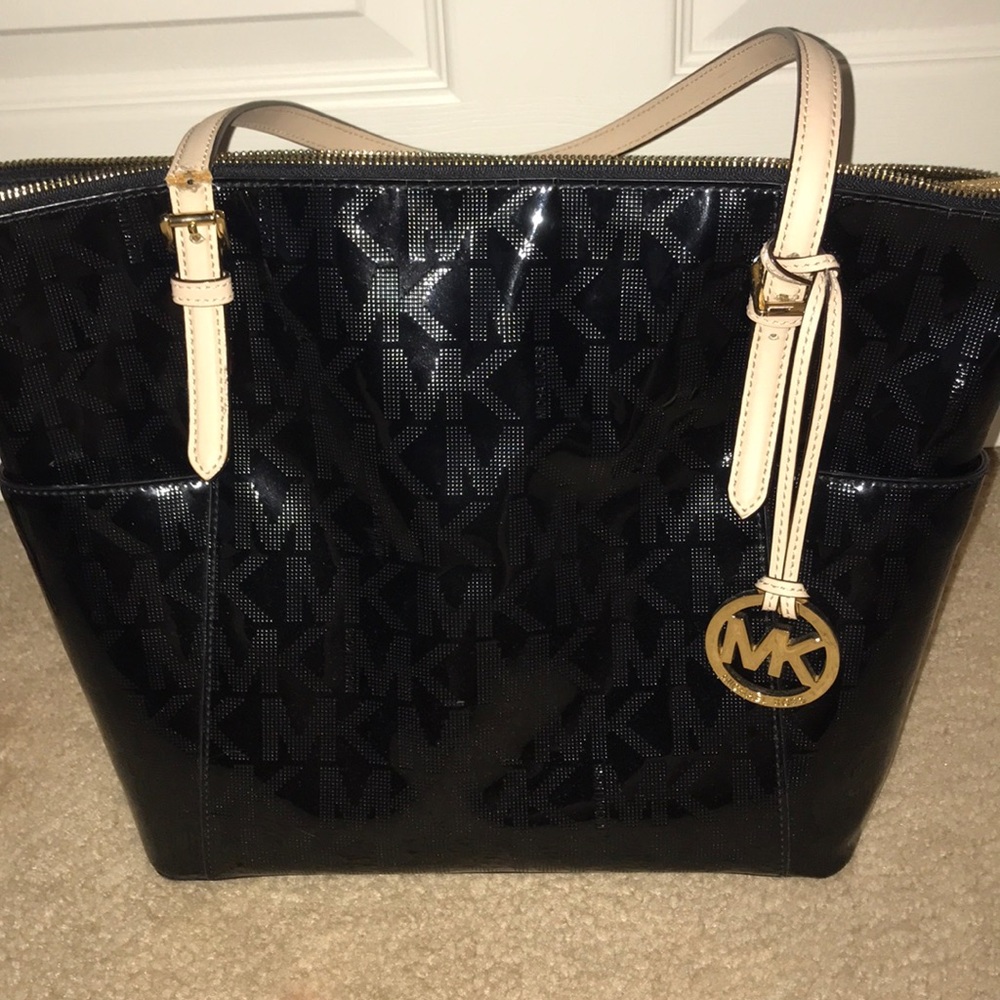 AUTHENTIC MICHAEL KORS leather monogram purse.